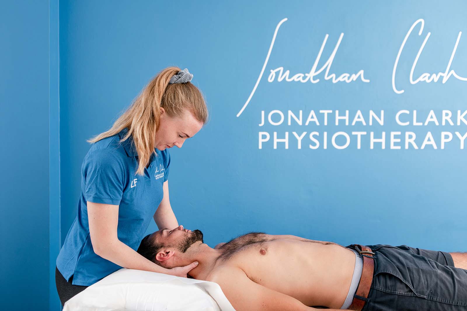 https://jonathanclarkphysiotherapy.com/wp-content/uploads/2023/07/JonathanClarkPhysio_NadjaLitauPhotography-154.jpg